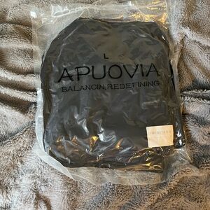 Black puffer vest 🖤